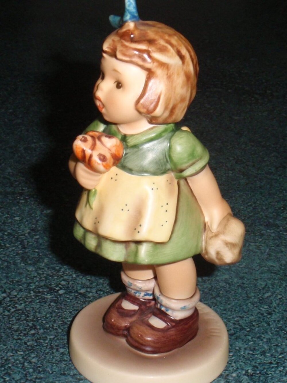 "The Surprise" Goebel Hummel Figurine #431 TMK6 - Granny Chic Christmas Gift!